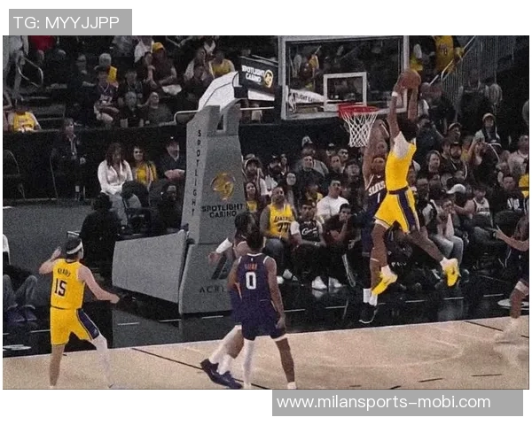 詹东再创佳绩同场砍下30分5篮板5助攻平历史纪录展现强大实力